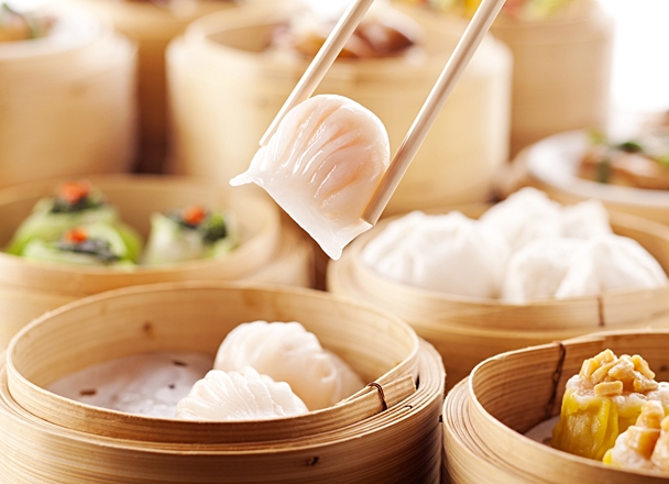 Get your taste buds ready to savour a host of authentic dim sum at Man Ho Chinese Restaurant! Offered at a special price, each pair of guests can now enjoy all-you-can-eat lunch buffet for 2.5 hours any day in the week! 