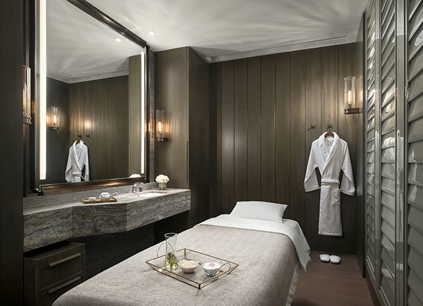 Relax with a massage or spa treatment at The Athletic Club and Spa at The St. Regis Hong Kong. Offering guests a uniquely personalised experience with quality in mind, the hotel spa provides holistic treatments tailored to suit your needs.