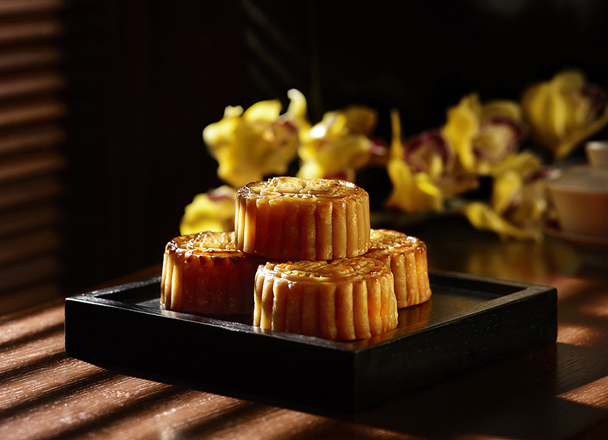 This Mid-Autumn Festival, The Chinese Restaurant at Hyatt Regency Hong Kong, Tsim Sha Tsui will present a new and aesthetically pleasing two-tier designer gift box that delivers the traditional and contemporary gourmet experience of mooncakes.