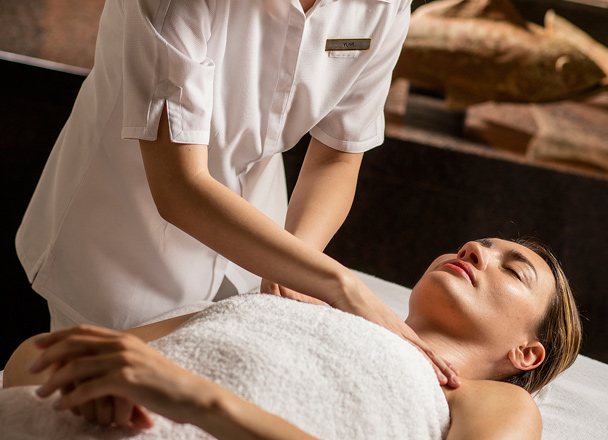 Surprise your friends and loved ones with a gift certificate from Plateau Spa at Grand Hyatt Hong Kong, and treat them to a relaxing and rejuvenating experience.