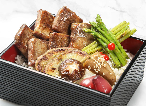 网上订购樱田日本餐厅多款精心炮制的和风美食，包括人气亲子丼及日式咖哩定食等，让您细尝东瀛滋味。