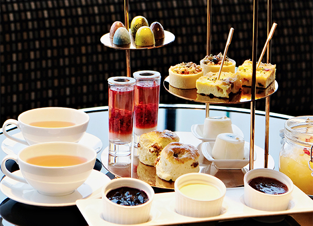Indulge in the refined English afternoon tea served daily to savour delicate and petite pastries, cakes and scones whilst enjoying the tranquil view of the Hong Kong–Zhuhai–Macao Bridge Boundary Crossing Facilities.