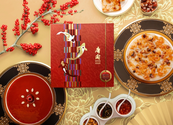 香港朗廷酒店米芝蓮三星食府唐閣推出三款賀年糕點，包括傳統發財年糕、臘味蘿蔔糕及臘味芋頭糕，每款皆由得獎名廚以精挑細選的上乘材料炮製。