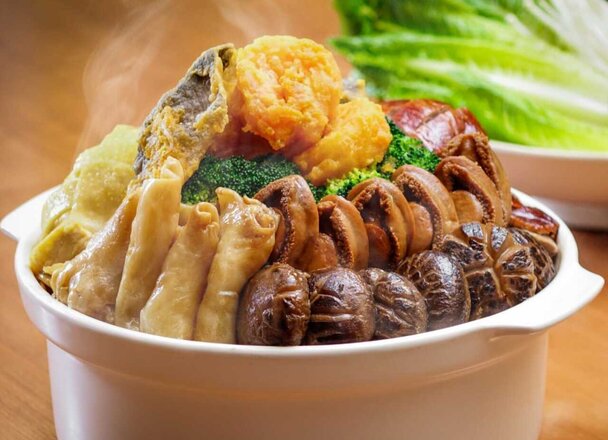 Authentic flavor of traditional Poon Choi which consists of award winning signature dishes from Sha Tin 18, a truly extraordinary dining experience for your family and friends.
